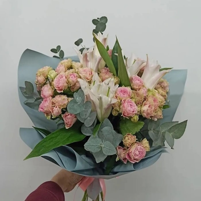 دسته-گل-لیلیوم-رنگی-min